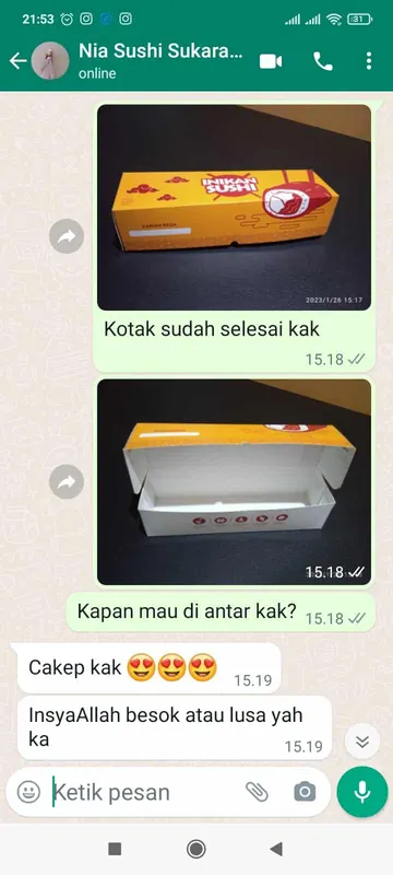Tangkapan layar WhatsApp: kotak kemasan sushi selesai diproduksi dan siap diantar